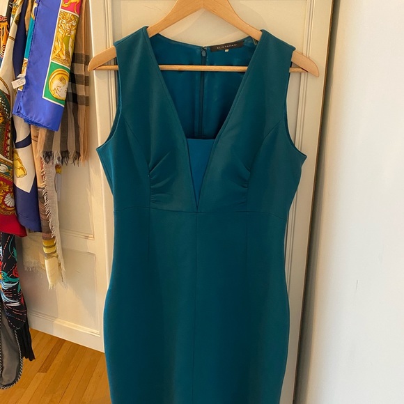 Elie Tahari Women's Tailored V-neck Sleeveless Dress - Picture 2 of 7